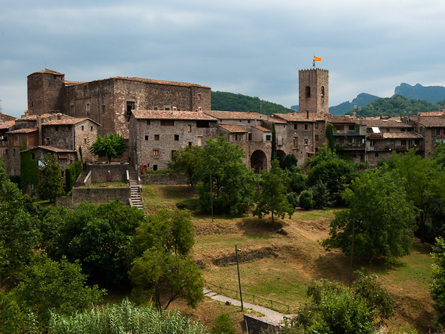 Santa Pau in vulkaangebied La Garrotxa (Catalonië)