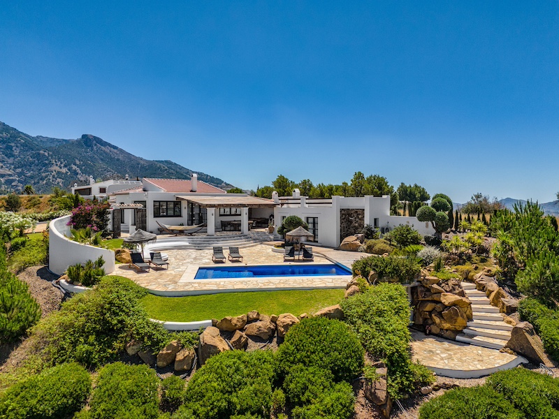 Casa Vista Serena kijkt uit op het Viñuela meer in de provincie Malaga (Andalusië)