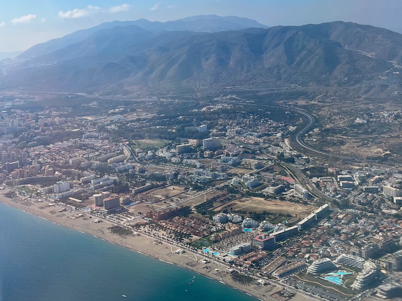 De Costa del Sol (Andalusië, Zuid-Spanje) gezien vanuit de lucht