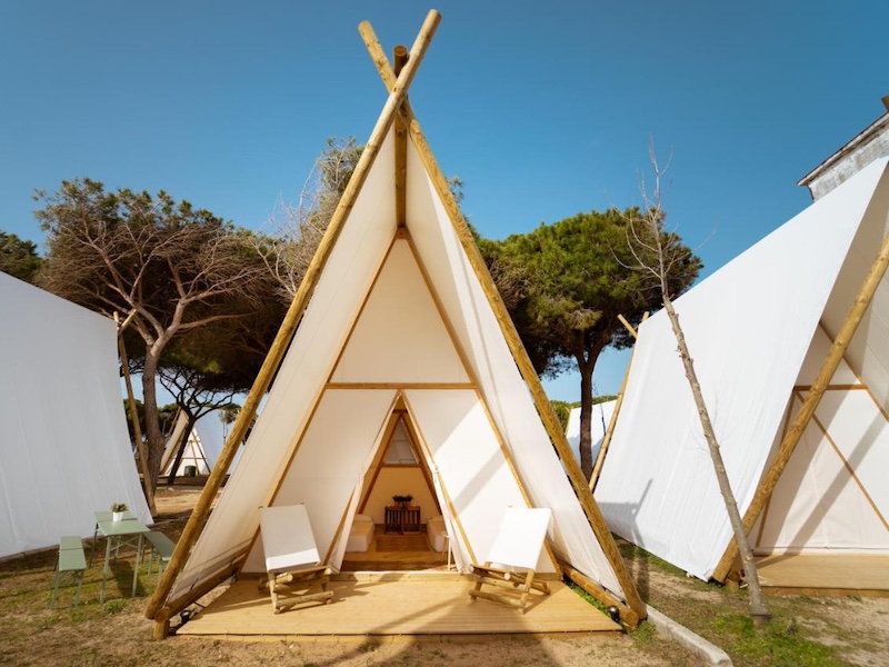 Glampingtenten Kampaoh Trafalgar aan het strand van Caños de Meca (Costa de la Luz)