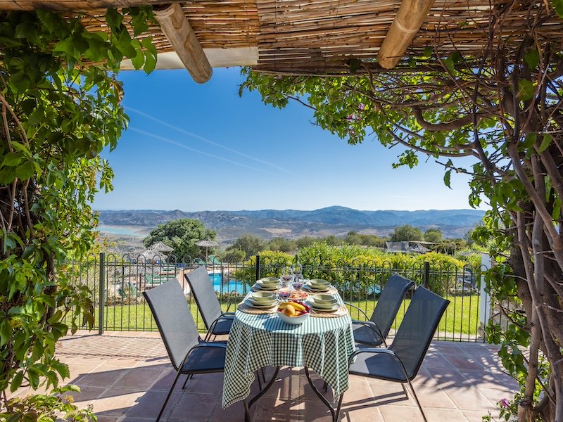 Uitzicht op Viñuela meer (provincie Malaga) vanuit Cantueso Cottages