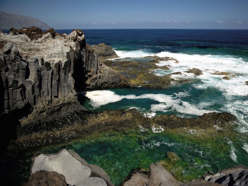 Kliffen aan de kust van El Hierro