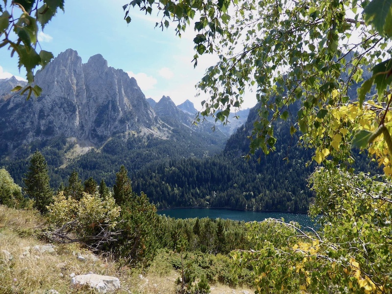 Vakantie in de Spaanse Pyreneeën met hoge bergen en gletsjermeren