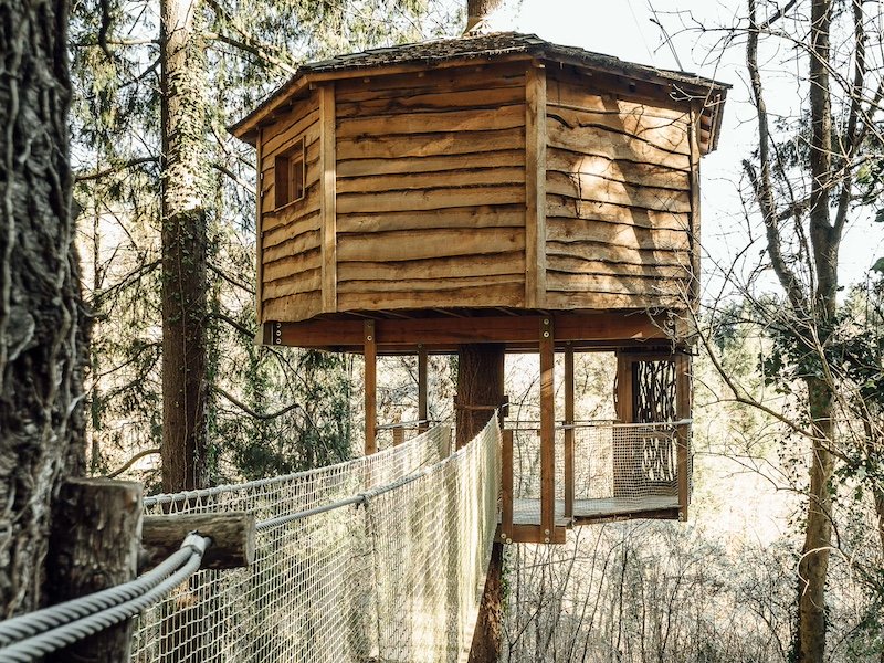 Slapen in een boomhut in Spanje is bijzonder overnachten in de natuur! De mooiste eenvoudige én luxe boomhutten in Spanje>>