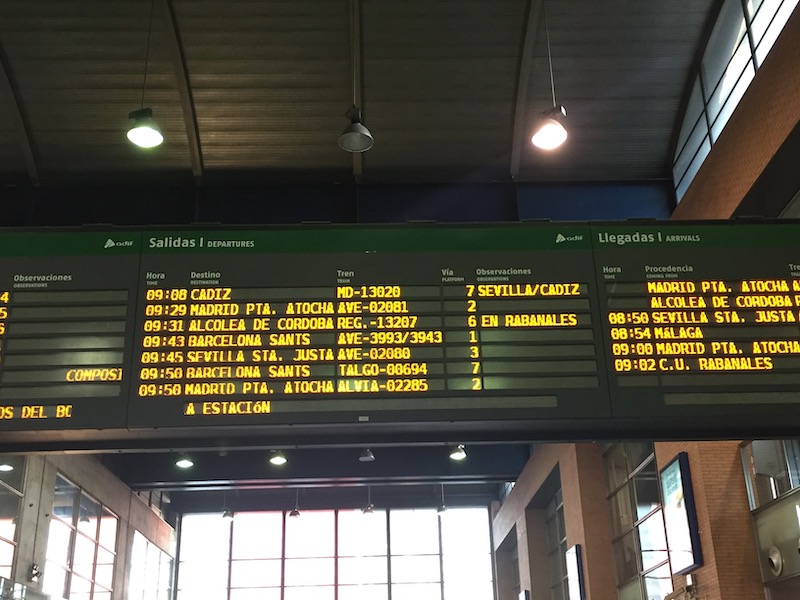 Elektronische borden op treinstation Córdoba