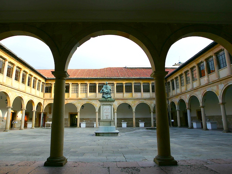 De universiteit van Oviedo is gevvestigd in een voormalig klooster