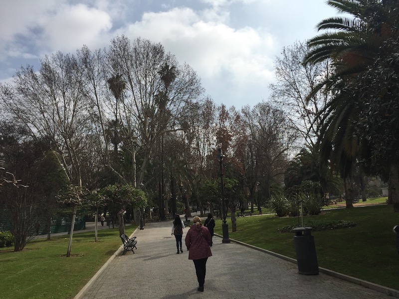 Vanaf het treinstation van Córdoba loop je via een langgerekt park naar de oude binnenstad.