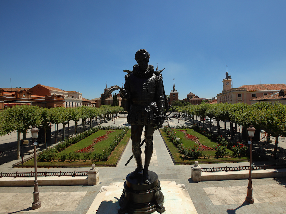 Standbeeld van Cervantes op de Plaza de Cervantes in Alcalá de Henares - Foto: Rubén Gaméz