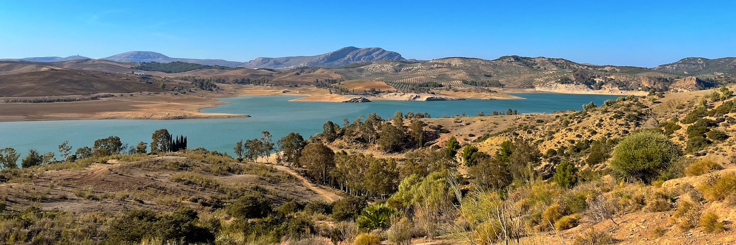 Stuwmeer bij Ardales en El Chorro (Malaga, Andalusië)