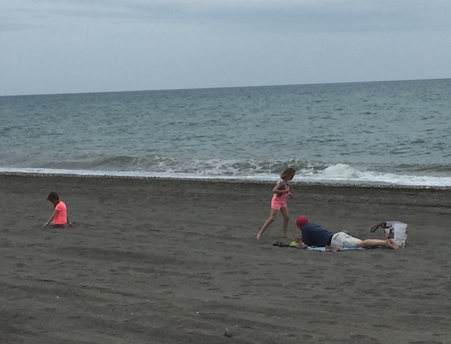 zacht en breed zandstrand bij Torrox Costa (Zuid Spanje)