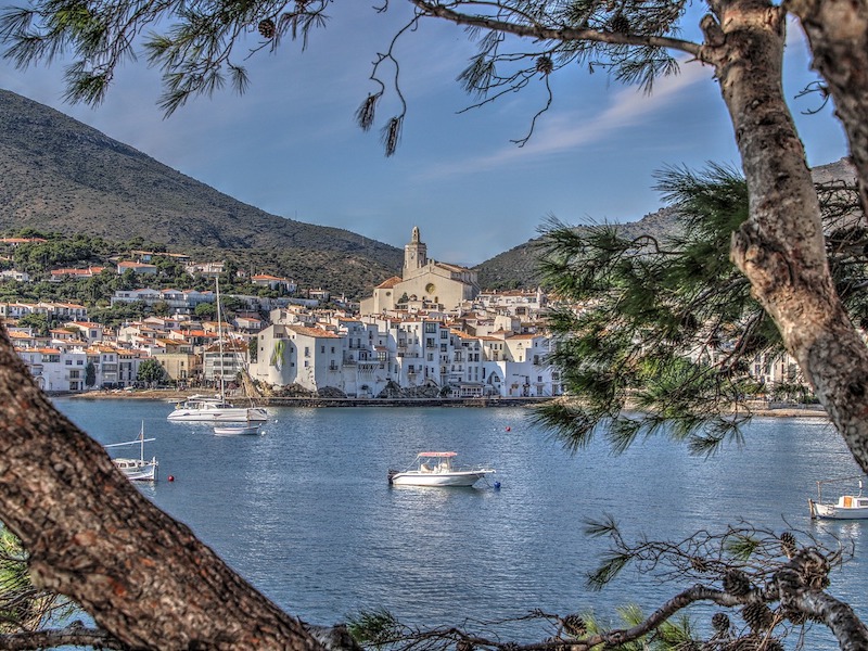 Vissen aan de Costa Brava in de baai van Cadaques